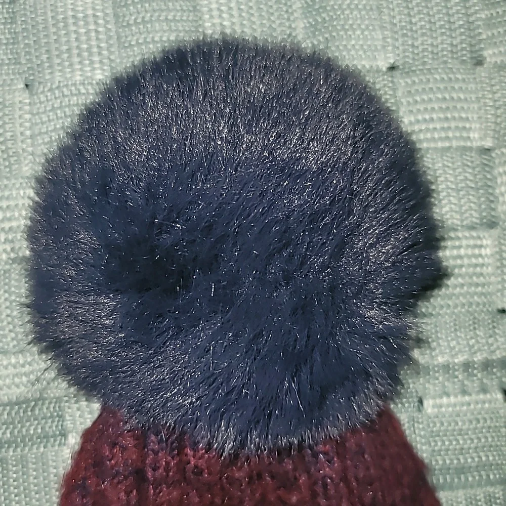 Robin Ruth Pom Snow Cap - Picture 2 of 3